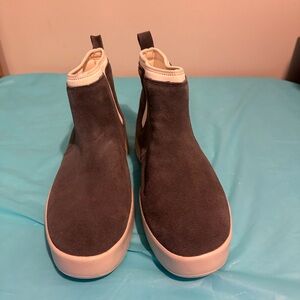 UGG Classic Boom Bootie in Charcoal Gray Size 12